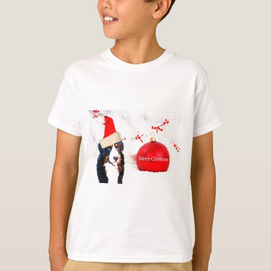 Bernese Mountain Hund mit rotem Weihnachtsschmuck T-Shirt (Vorderseite)