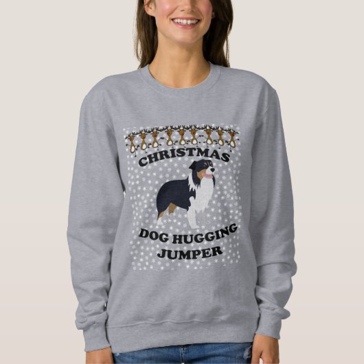 Bernese Mountain Hund Weihnachts Hund umarmt Sweatshirt (Vorderseite)
