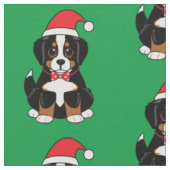 Bernese Mountain Puppy in einer Weihnachtsmannmütz Stoff (Nahaufnahme)