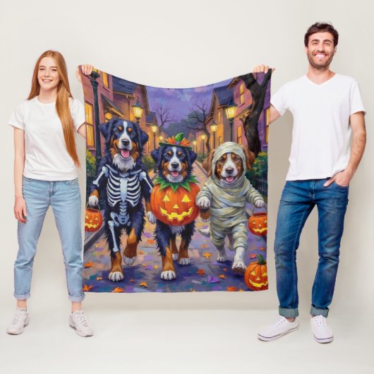 Bernese Mountain Trick oder Treating zu Halloween Fleecedecke (Beispiel)