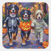 Bernese Mountain Trick oder Treating zu Halloween Quadratischer Aufkleber (Vorderseite)