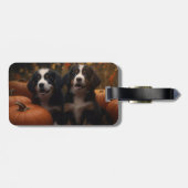 Bernese Mountain Welpe Herbst Kürbiskugel Gepäckanhänger (Rückseite horizontal)