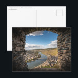 Bernkastel-Kues Deutschland Postkarte<br><div class="desc">Foto von Bernkastel-Kues, durch ein Fenster einer Burgruine. Foto © Sebastian Wurm.</div>