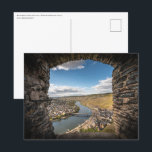 Bernkastel-Kues Deutschland Postkarte<br><div class="desc">Foto von Bernkastel-Kues,  durch ein Fenster einer Burgruine. Foto © Sebastian Wurm.</div>