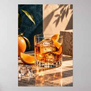 Bernsteinfarbener Whiskey-Cocktail mit Orangenscha Poster