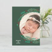 Berries Pine Wreath Christmas Foto Feiertagskarte (Stehend Vorderseite)