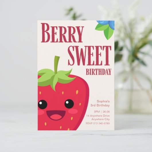 Berry Birthday Strawberry Party Einladung (Stehend Vorderseite)