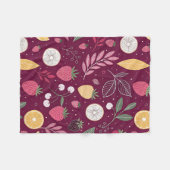 Berry Botanical Snuggle – Kleine Fleece-Decke in  Fleecedecke (Vorderseite (Horizontal))