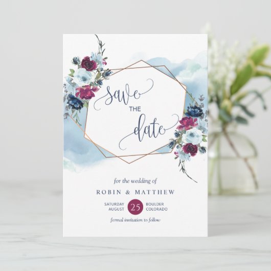 Berry, Burgund und Blauer Floral, Elegante Hochzei Save The Date (Stehend Vorderseite)