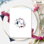 Berry, Burgund und Blue Floral Monogram Wedding Einladung