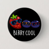 Berry Cool Funny Strawberry Blueberry Pun Dark BG Button (Vorderseite)