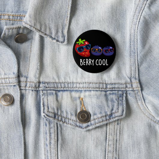 Berry Cool Funny Strawberry Blueberry Pun Dark BG Button (Beispiel)