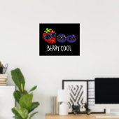 Berry Cool Funny Strawberry Blueberry Pun Dark BG Poster (Heimbüro)
