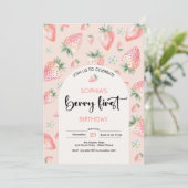 Berry erster Erdbeeren-Kindergeburtstag Einladung (Stehend Vorderseite)