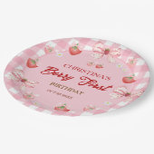 Berry erster Geburtstag rosa Erdbeere Gingham Pappteller (Schrägansicht)