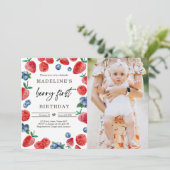 Berry First 1. Strawberry Raspberry Birthday Einladung (Stehend Vorderseite)