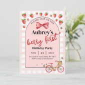 Berry First Birthday Einladung (Stehend Vorderseite)