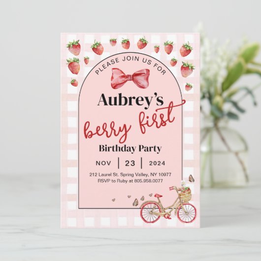 Berry First Birthday Einladung (Stehend Vorderseite)