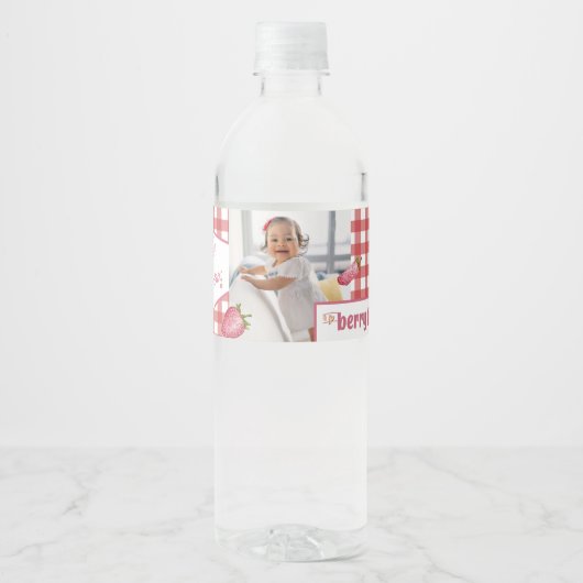 Berry First Birthday Food and Beverage Label Set Wasserflaschenetikett (Vorderseite)