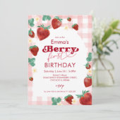 Berry First Birthday Girl 1. Geburtstag Strawberry Einladung (Stehend Vorderseite)