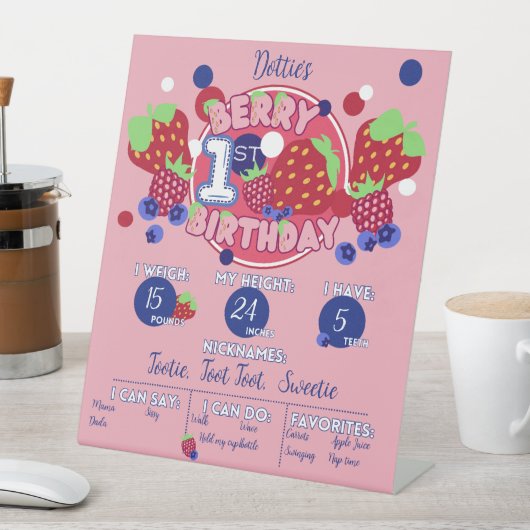 Berry First Birthday Milestone Board Sockelschild (In Situ)