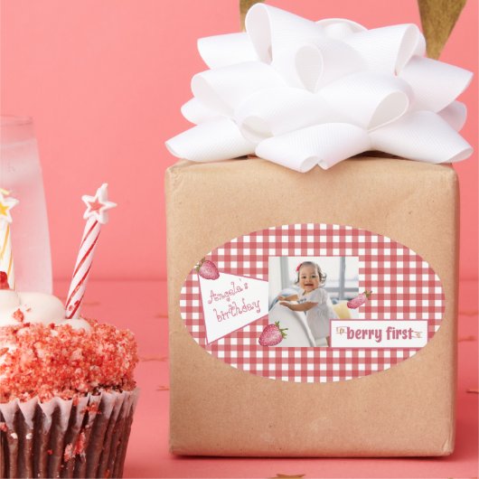 Berry First Birthday Ovaler Aufkleber (Party)