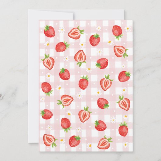 Berry First Birthday | Pink Gingham Strawberry Einladung (Rückseite)