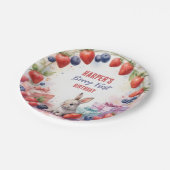 Berry First Birthday Plate mit Bunny und Geschenke Pappteller (Schrägansicht)