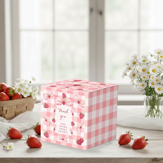 Berry First Birthday Red Gingham Bows Square Geschenkschachtel