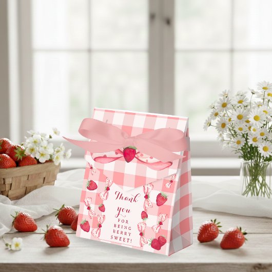 Berry First Birthday Red Gingham Bows Square Geschenkschachtel