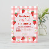 Berry First Birthday Strawberry Erstes Foto Einladung (Stehend Vorderseite)