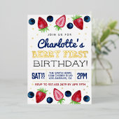 Berry First Birthday Strawberry Folieneinladung (Stehend vorne)