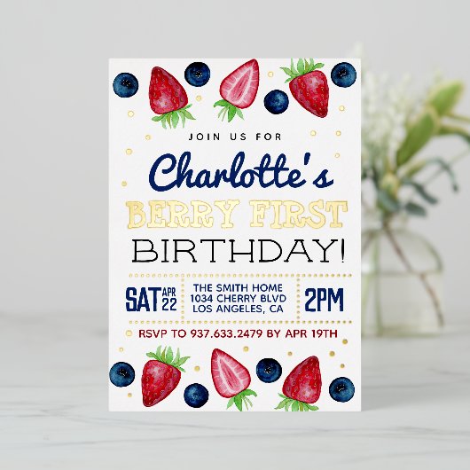 Berry First Birthday Strawberry Folieneinladung (Stehend vorne)