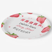 Berry First Birthday Strawberry Pappteller (Schrägansicht)