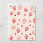 Berry First Birthday Stylish Pink Strawberry Einladung (Rückseite)