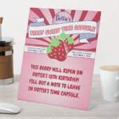 Berry First Birthday Time Capsule Sign Sockelschild (In Situ)