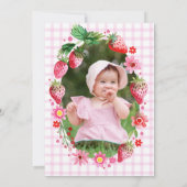 Berry First Birthday Watercolor Strawberries Foto Einladung (Rückseite)