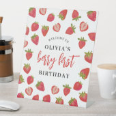 Berry First Birthday Willkommen Sockelschild (In Situ)