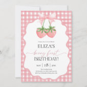 Berry First Pink Gingham Erdbeeren Geburtstag Einladung (Vorderseite)