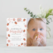 Berry First Pink Strawberry 1. Geburtstag Foto Einladung (Stehend Vorderseite)