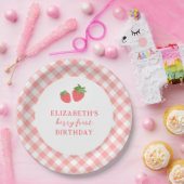 Berry First Pink Strawberry Gingham Pappteller (Party)