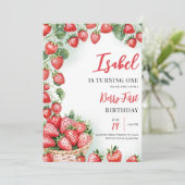 Berry First Strawberry Birthday Einladung (Stehend Vorderseite)
