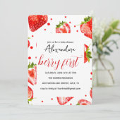 Berry First Strawberry Birthday Einladung, Rot Einladung (Stehend Vorderseite)