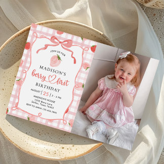 Berry First Strawberry Gingham 1. Geburtstags-Foto Einladung