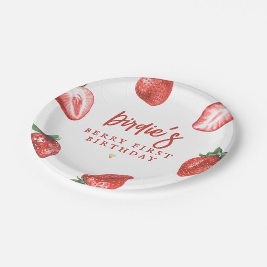 Berry First Strawberry Girl First Birthday Party Pappteller (Schrägansicht)