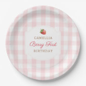 Berry First Strawberry Pink Gingham Birthday Party Pappteller (Vorderseite)