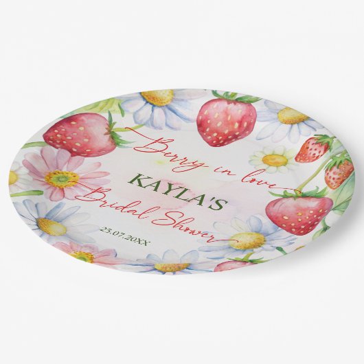 Berry in Liebe Erdbeeren Brautparty gedruckt Pappteller (Schrägansicht)