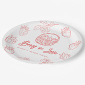Berry in Love Hand-drawn Strawberry Bridal Shower Pappteller (Schrägansicht)