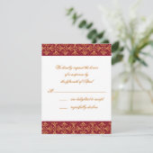 Berry Red Cluster Response Card Einladung (Stehend Vorderseite)