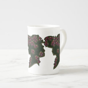Berry Red Hat Cameo Bone China Tasse